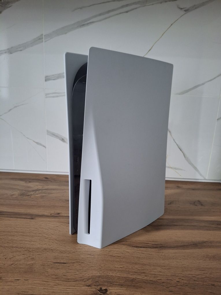 Продаю Ps5 состояние хорошое + игры и 2 джойстика оба Dualsense