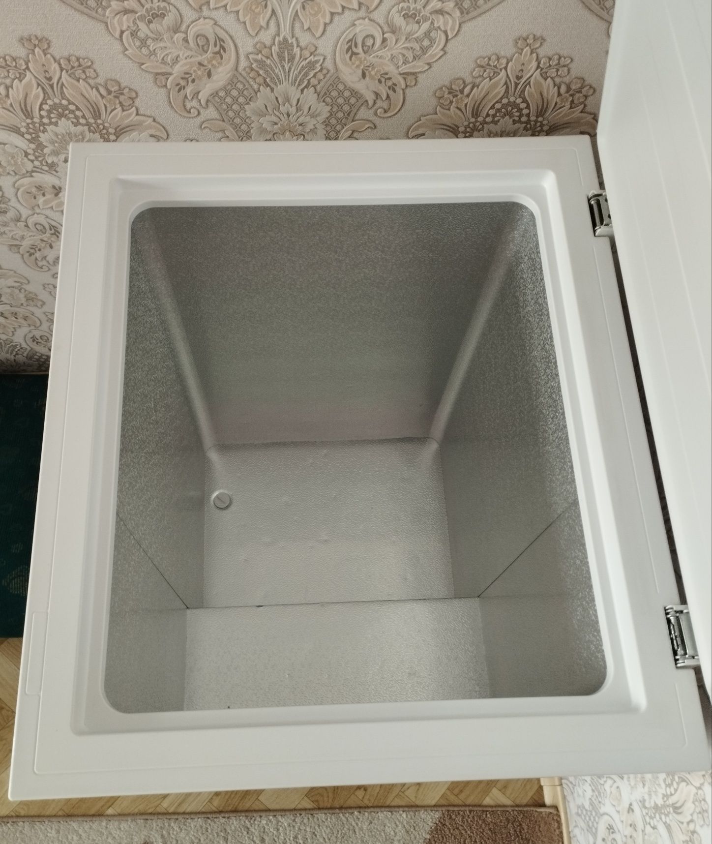 Продаю морозильник ларь hisense fc184d4bw1 (150 л)