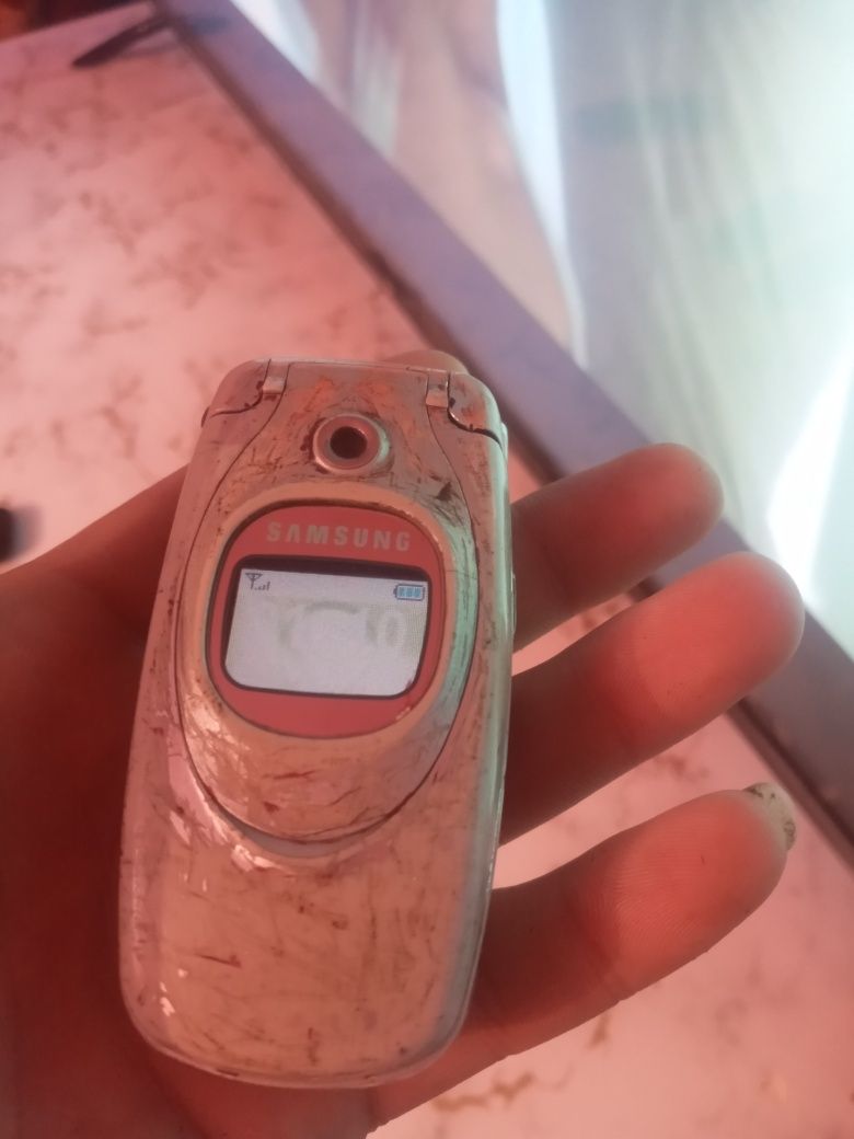 Продам сотовый телефон Samsung