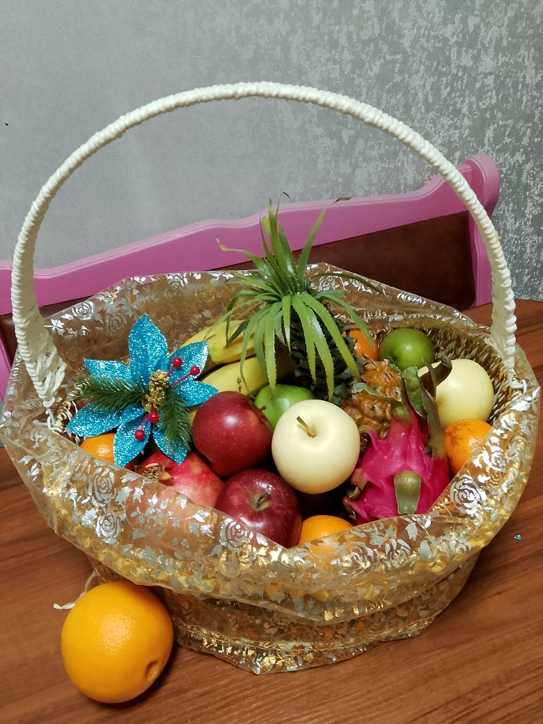 Корзина с фруктами