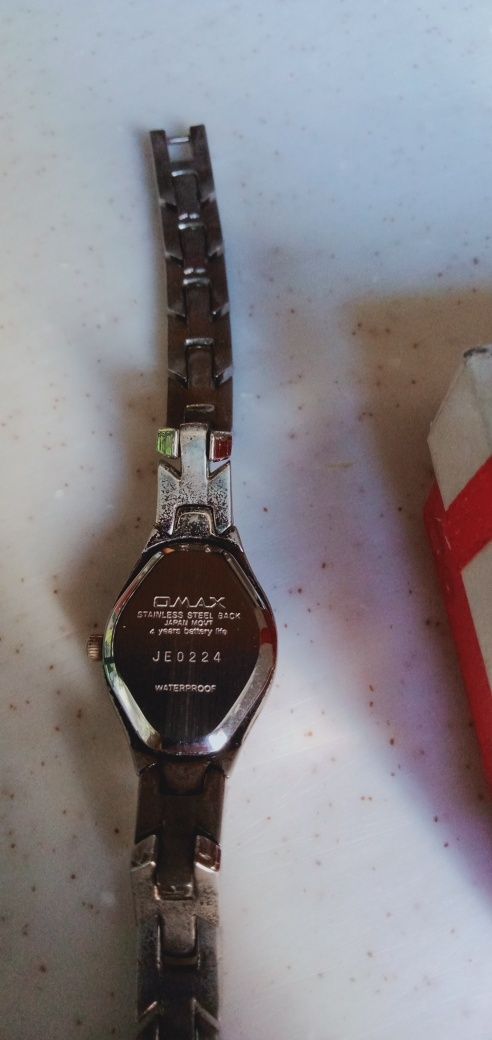 Часы женские наручные Omax со стразиками