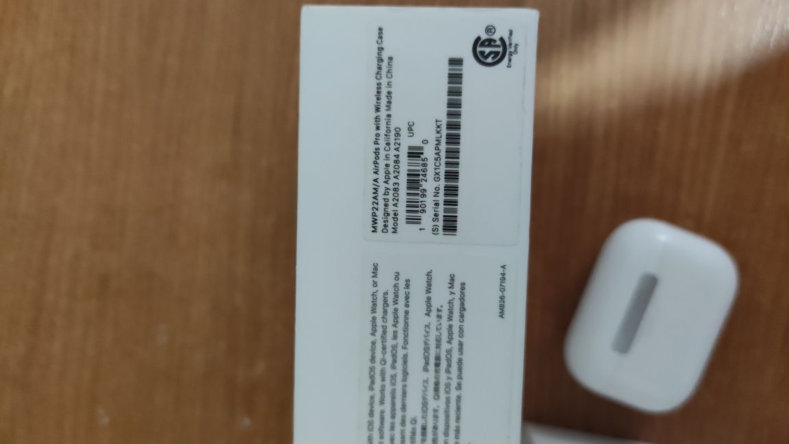 Продам оригинал кейс от airpods pro