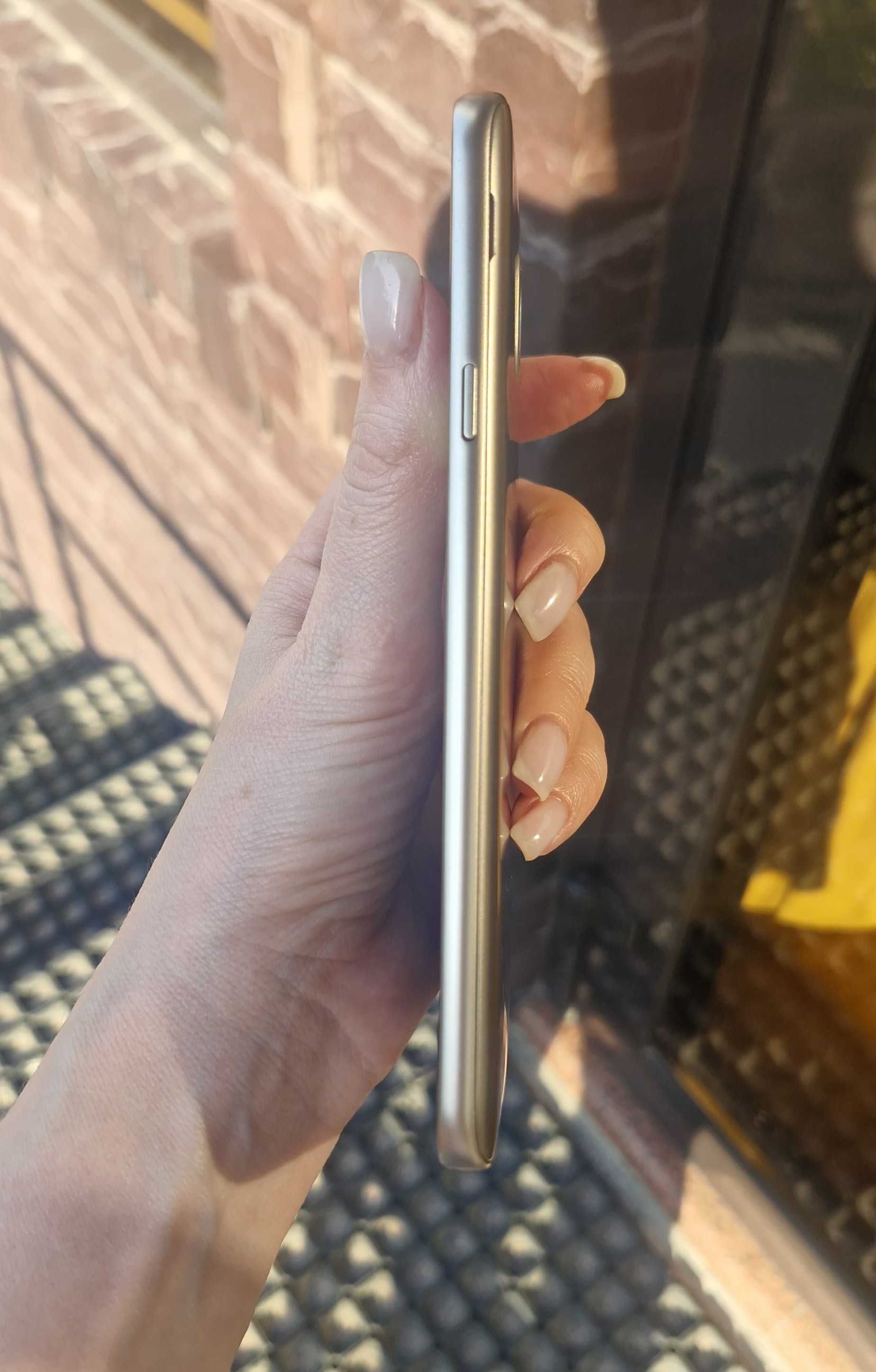 Samsung Galaxy J4 состояние как новый