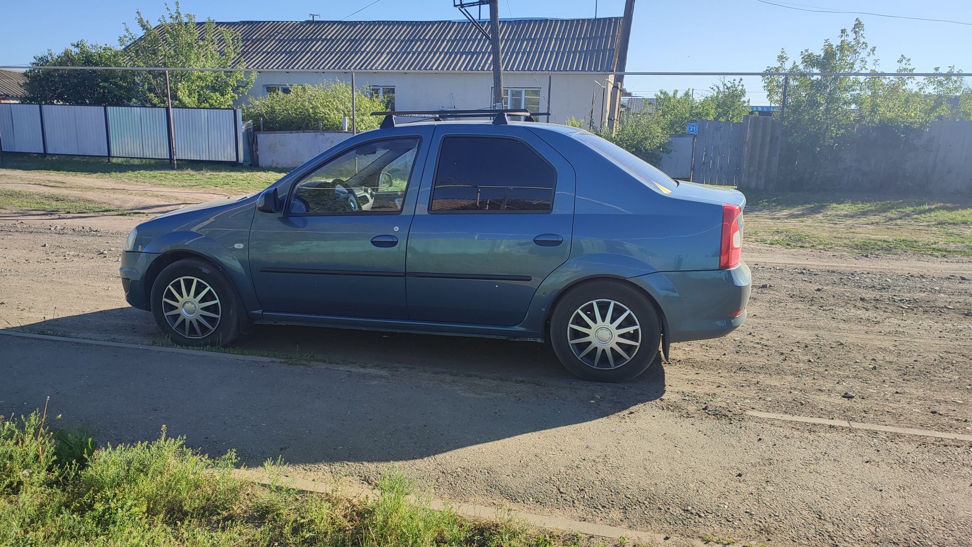 Рено Логан 1 2013 год