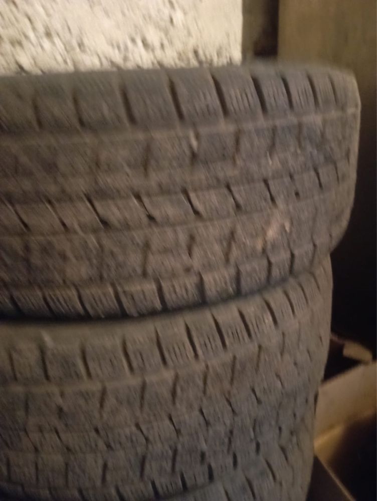 Продам зимний комплект шин с дисками DUNLOP 205/55R16