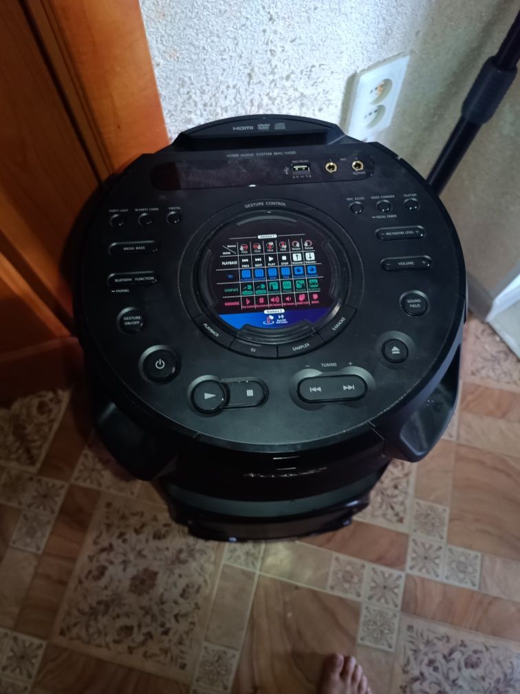Продам музыкальную колонку sony MHC  V43D