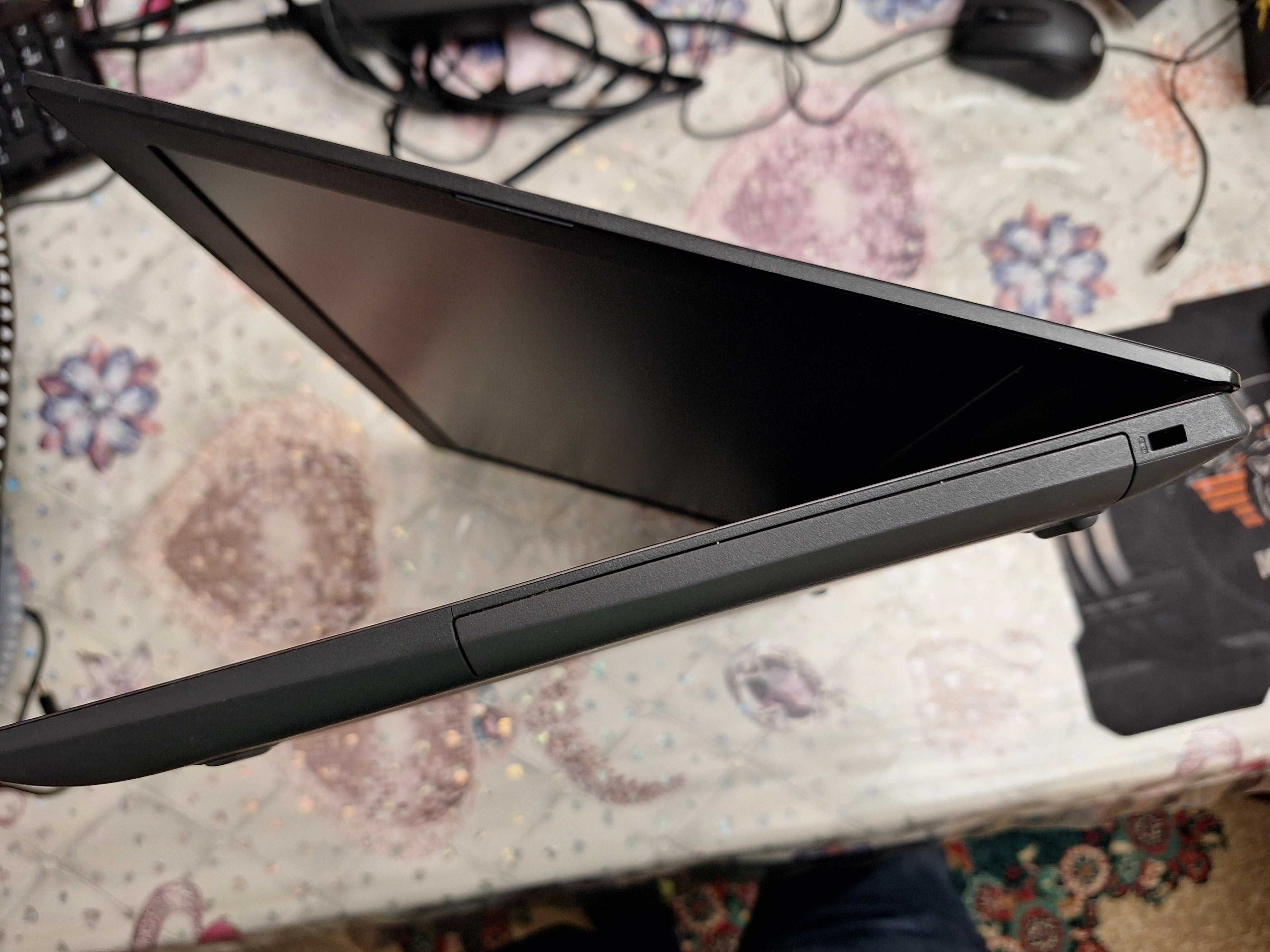 Ноутбук(ультрабук) Lenovo i3-7020U cpu-2.30 Ghz (4-ядерный)