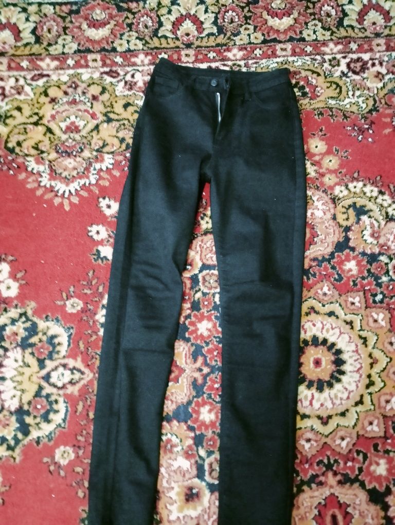 Продам джинсы женские чёрные