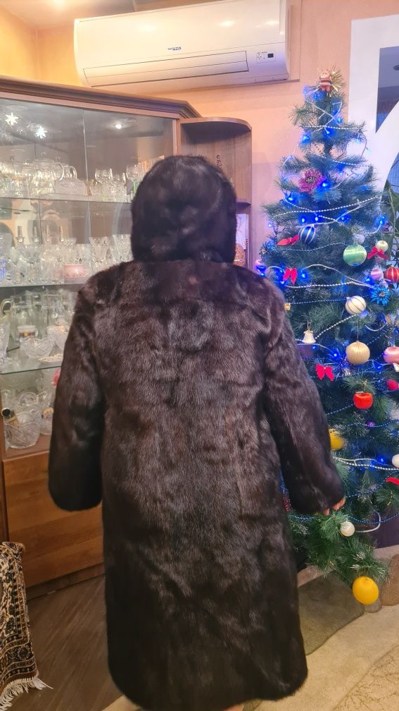Продам норковую шубу