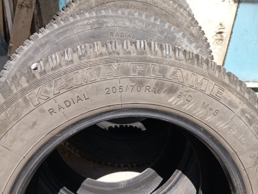 Продам шины 205/70 R16