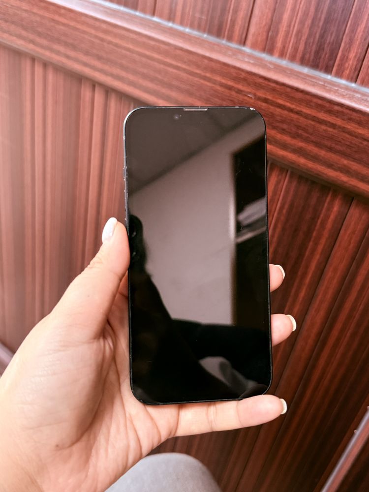Продам Iphone 13