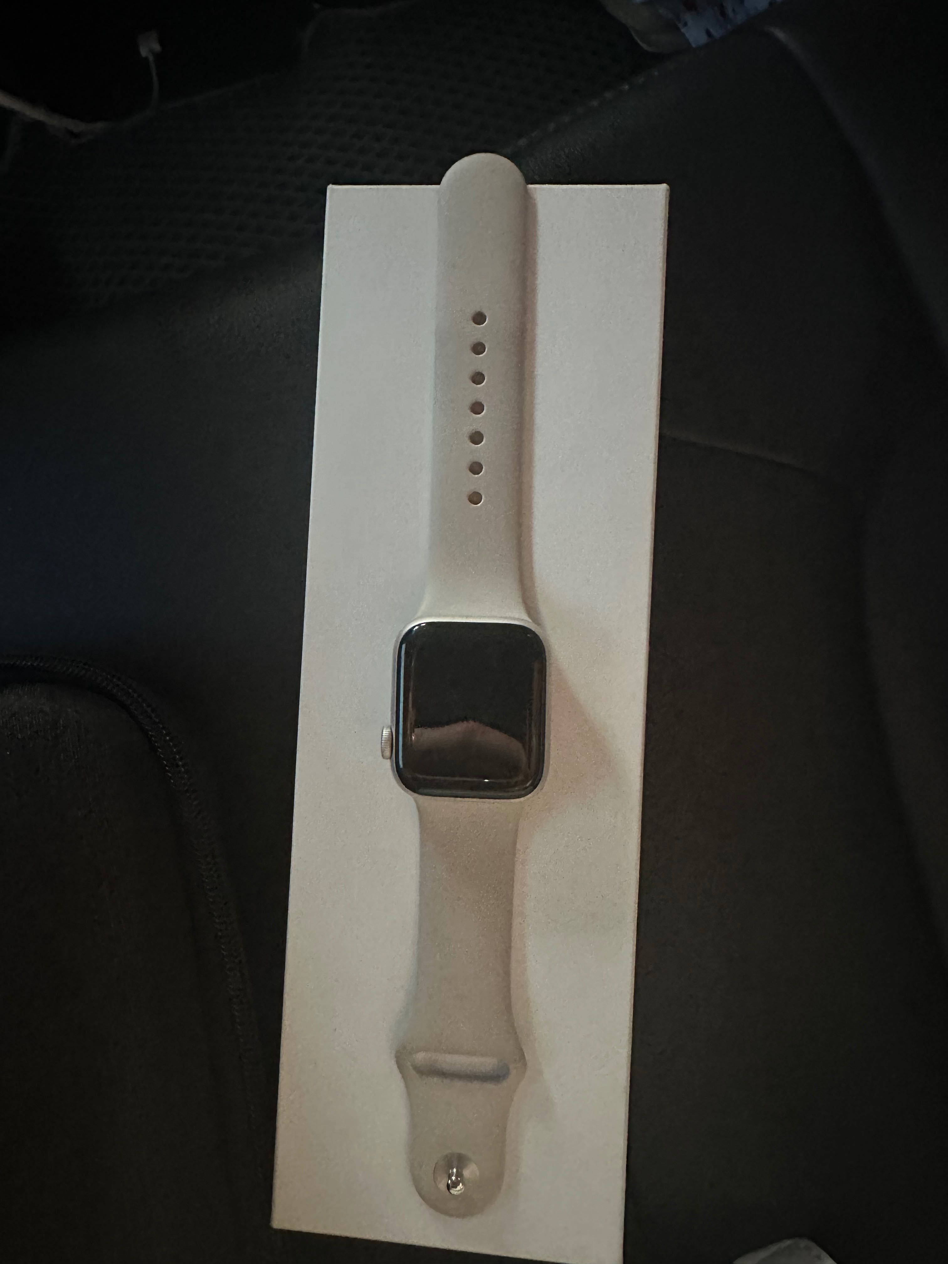 Apple Watch SE (Gen2) 40mm Starlight Al Star SB  S/M GPS