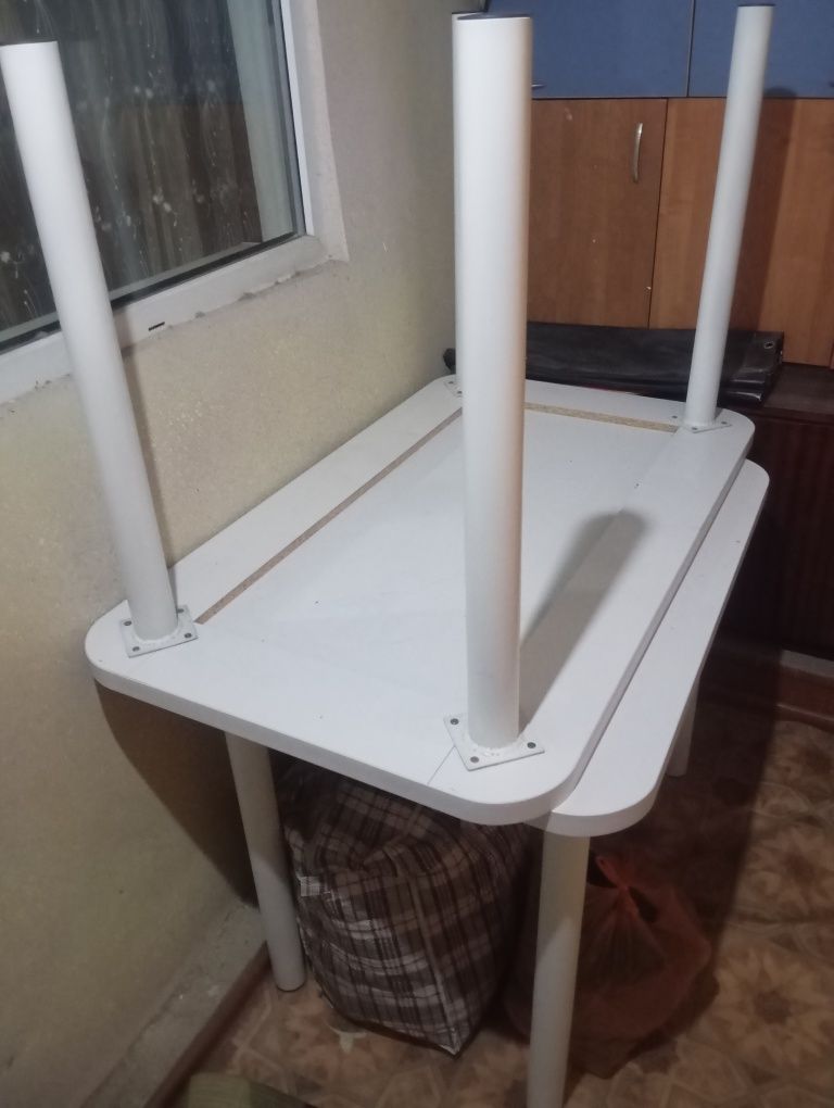 Столы продаются.