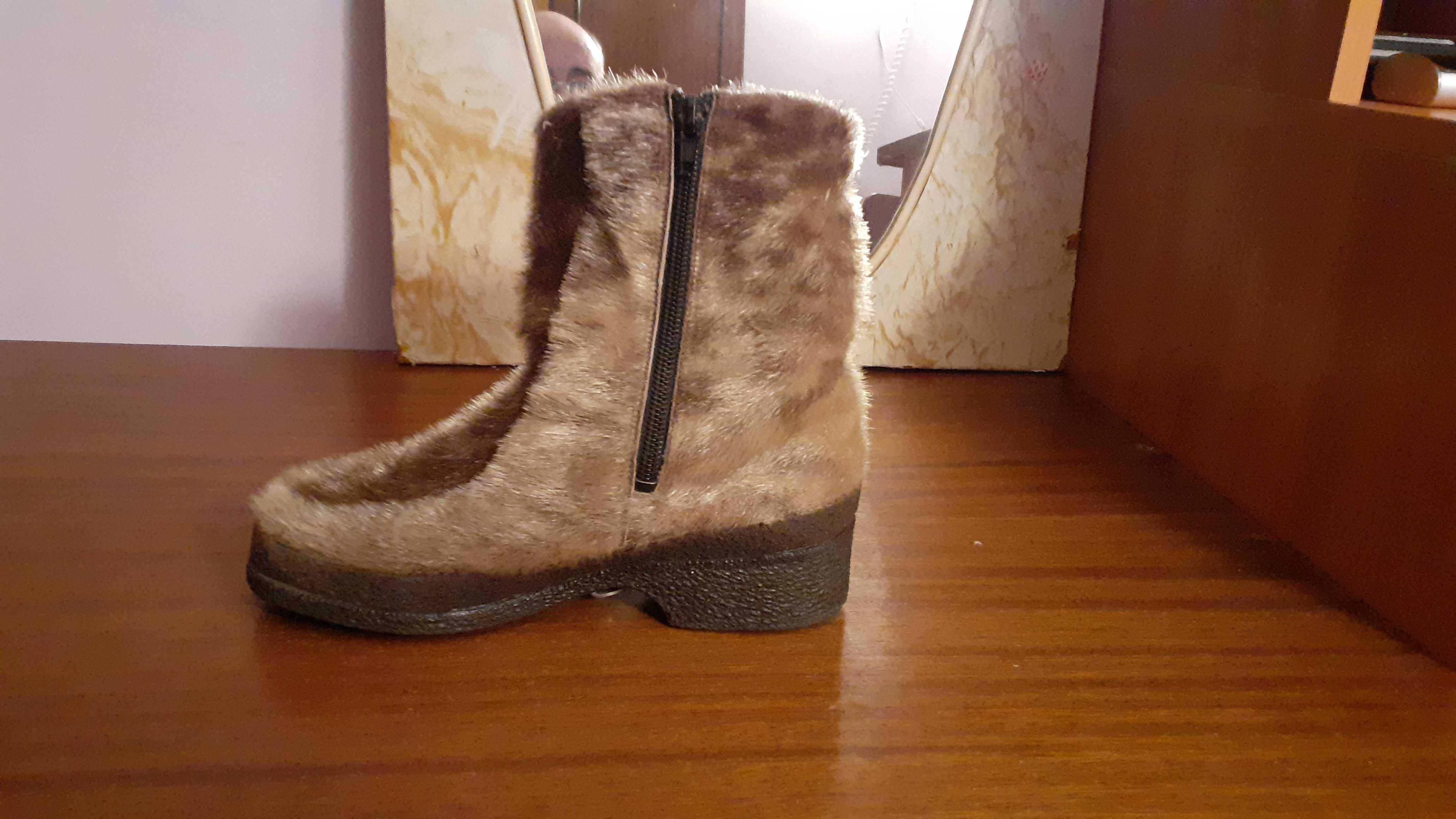 Продам унты женские укороченные из меха нерпы (сделано в Норвегии)