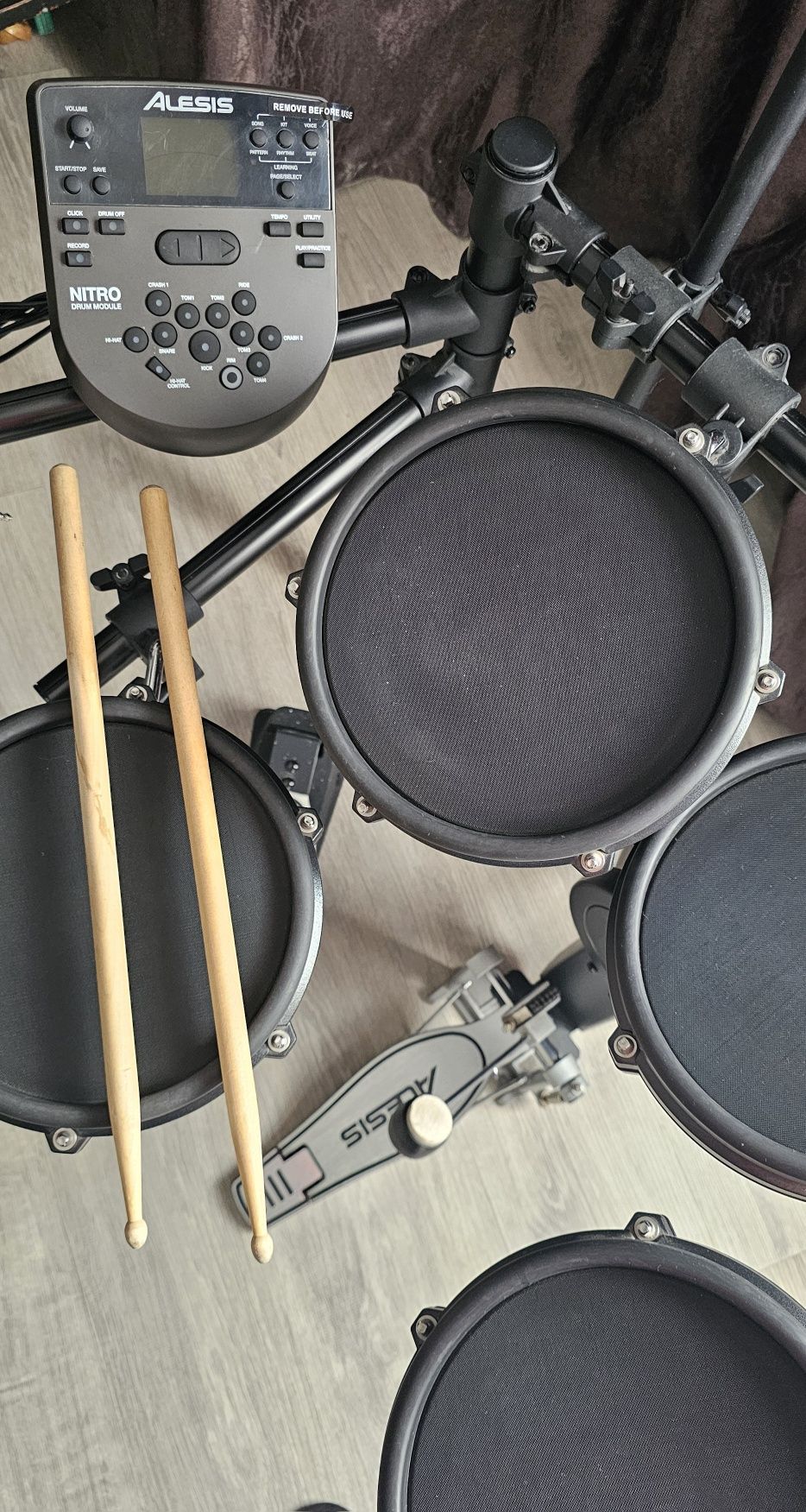 Барабанная установка Alesis