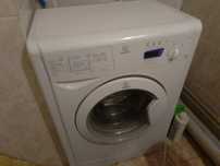 Продам стиральную машину Indesit