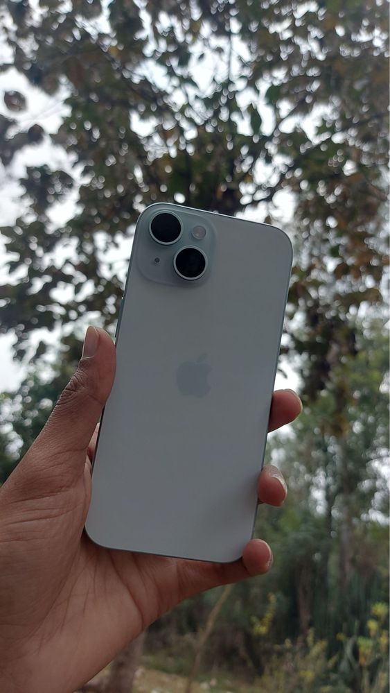 iPhone 15 голубой цвет
