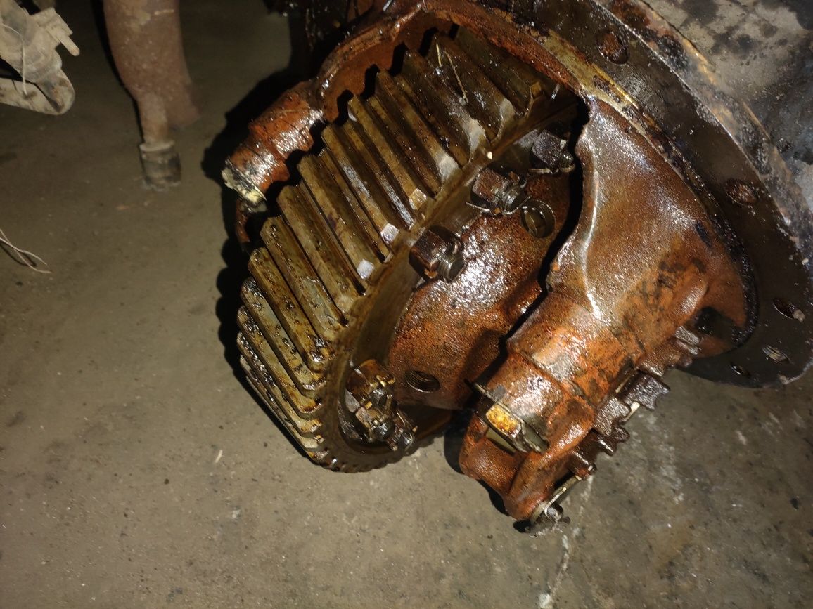 Редуктор Зил-131 средний, задний