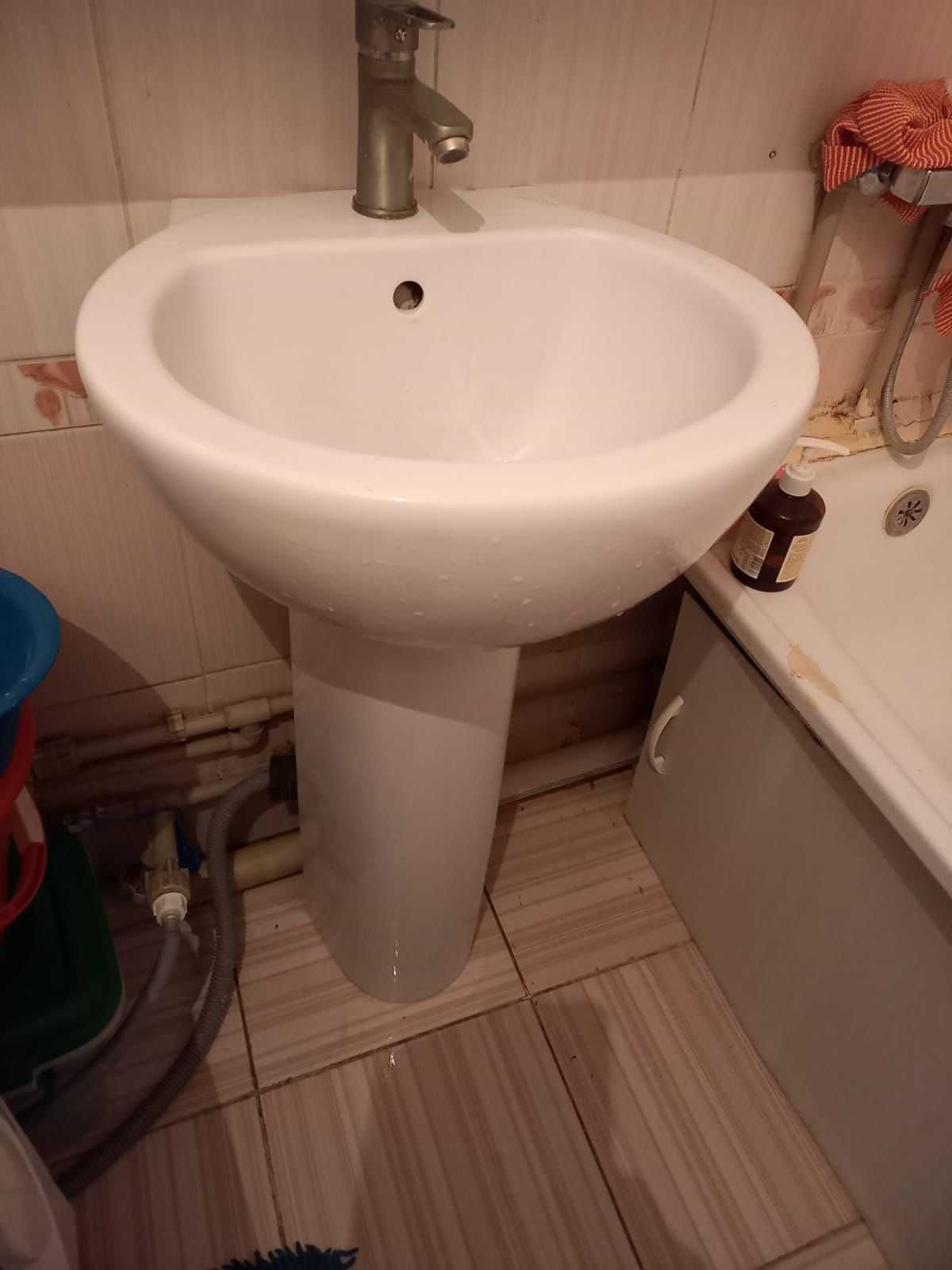 Продам ванну и раковину.