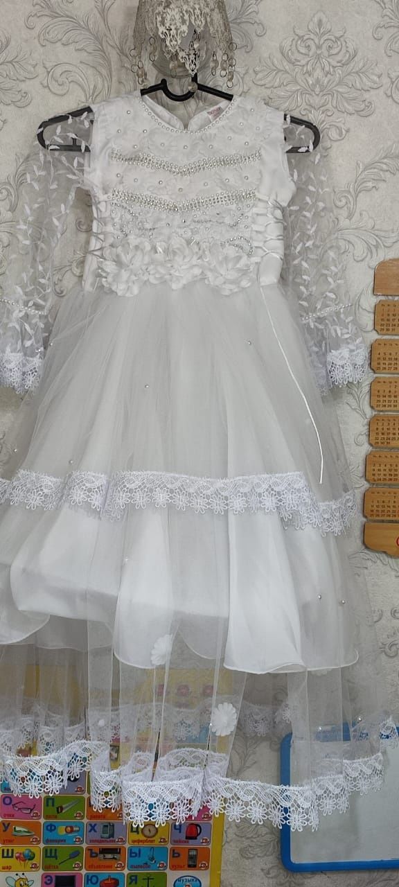 Продам платье на 8,9 лет