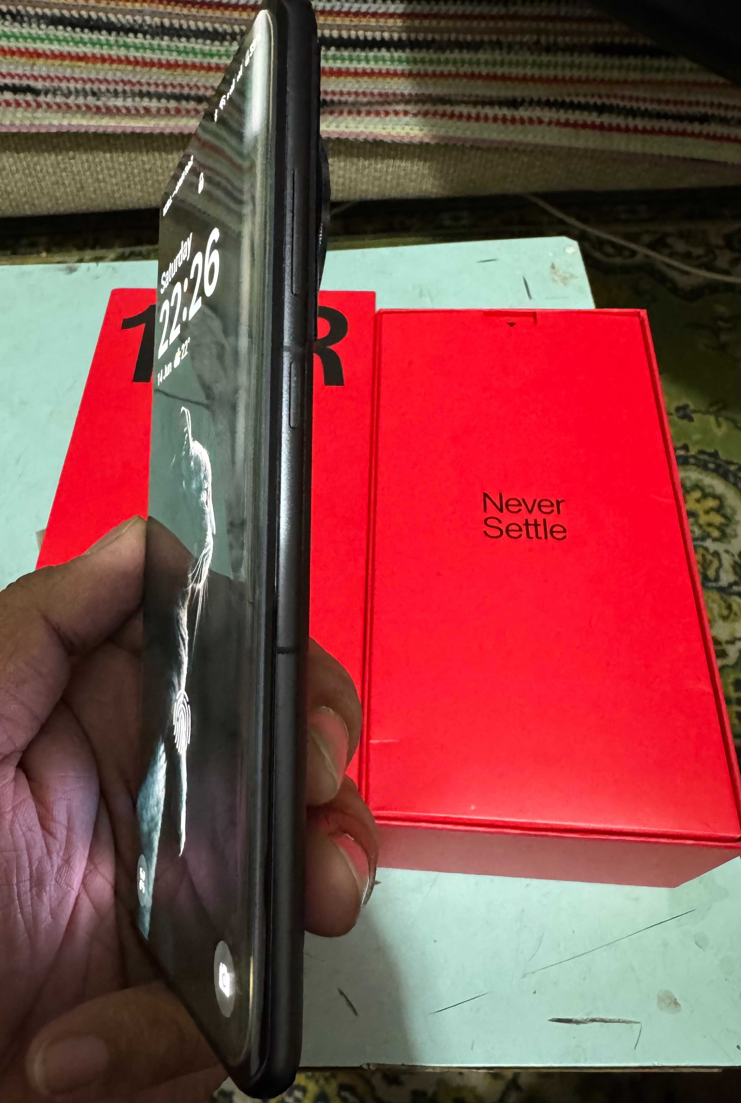 One plus 12R 256gb. Brand new condition in waranty