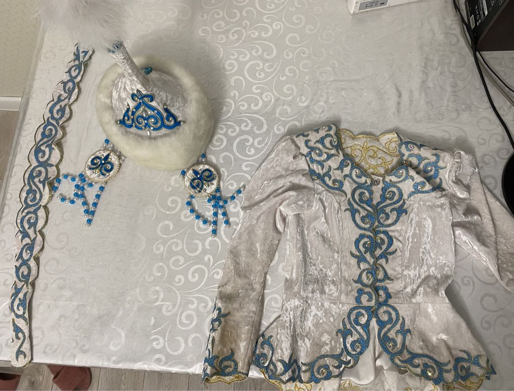 Платье казахское национальное