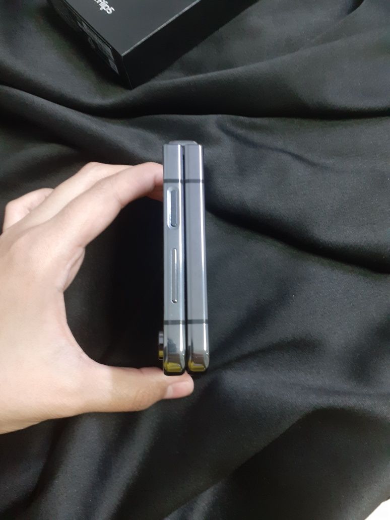 Samsung Galaxy Z Flip (г.Тараз 7мкр 12/2) номер лота 373186