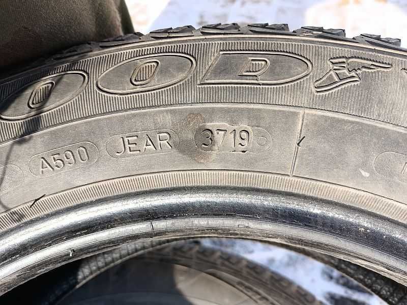 Шины 185/60 R15 - "GoodYear UltraGrip Ice+" (Польша), зимние.