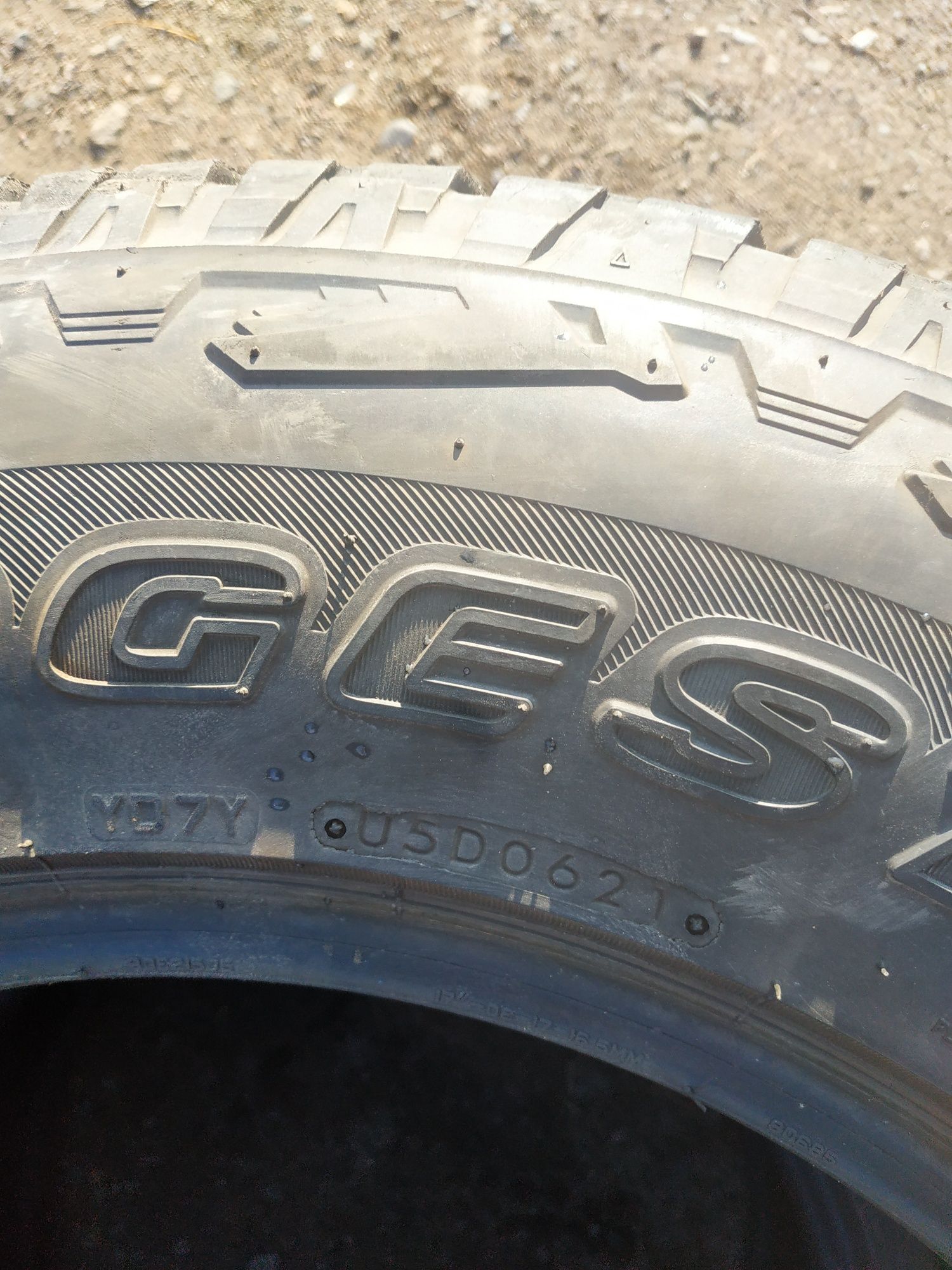 Bridgestone dueler A\T 001 265/65/17