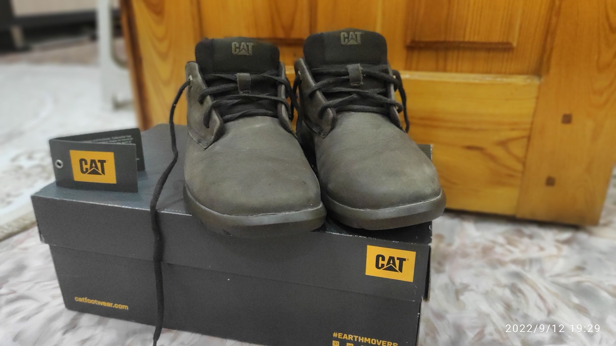 Продам ботинки на осень 39-40 CAT