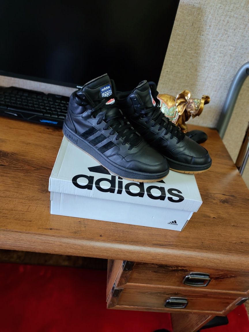 Кроссовки Adidas