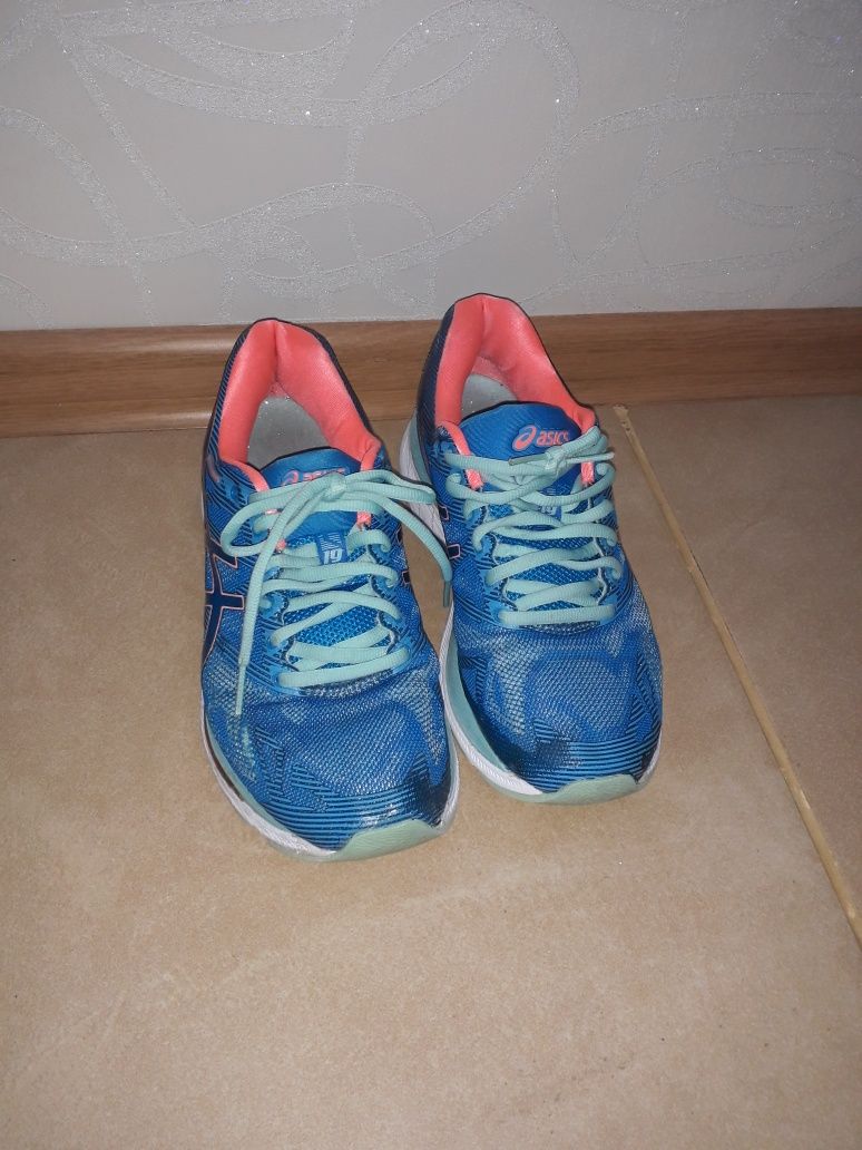 Женские фирменные кроссовки Asics размер 39.5