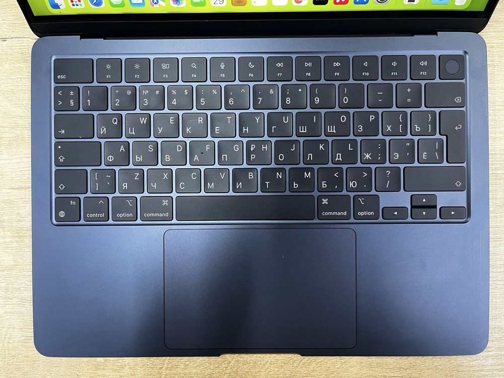 Тонкий ноутбук MacBook Air 13 2024  -  13.6 2K/Apple M3/16GB/SSD 256GB