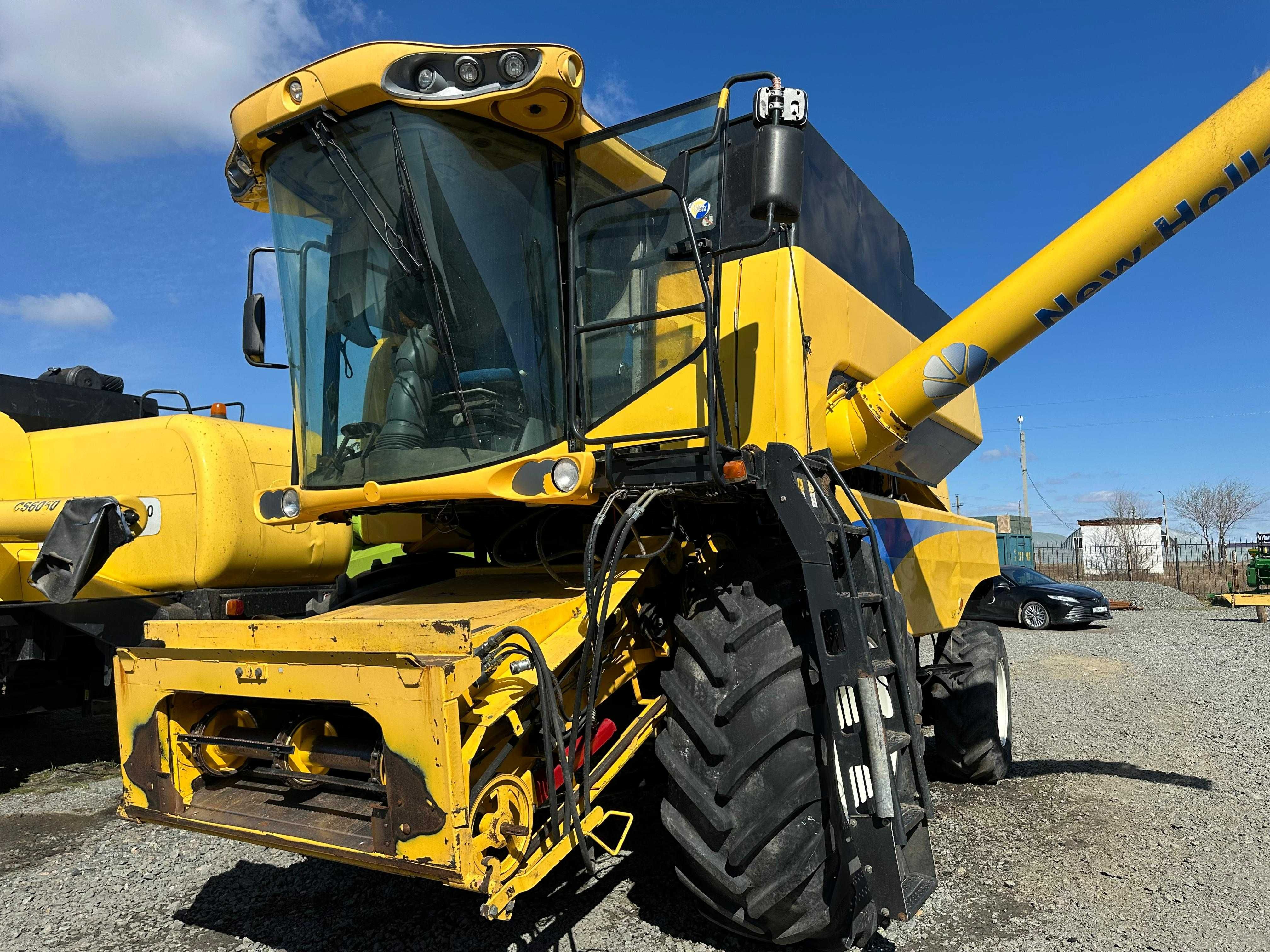 Комбайн New Holland CSX7050