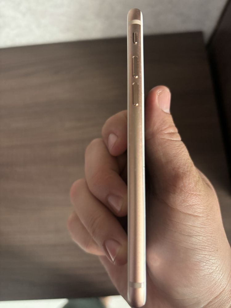 Iphone 8 б/у только стекло разбито торг есть