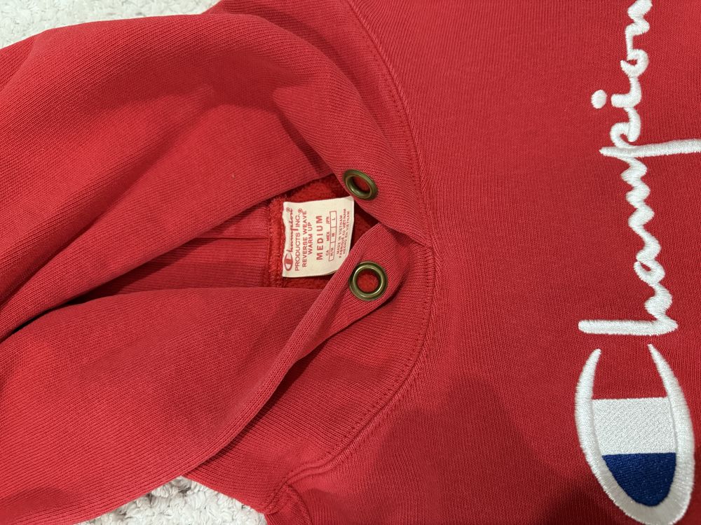 Продам женскую толстовку Champion.
