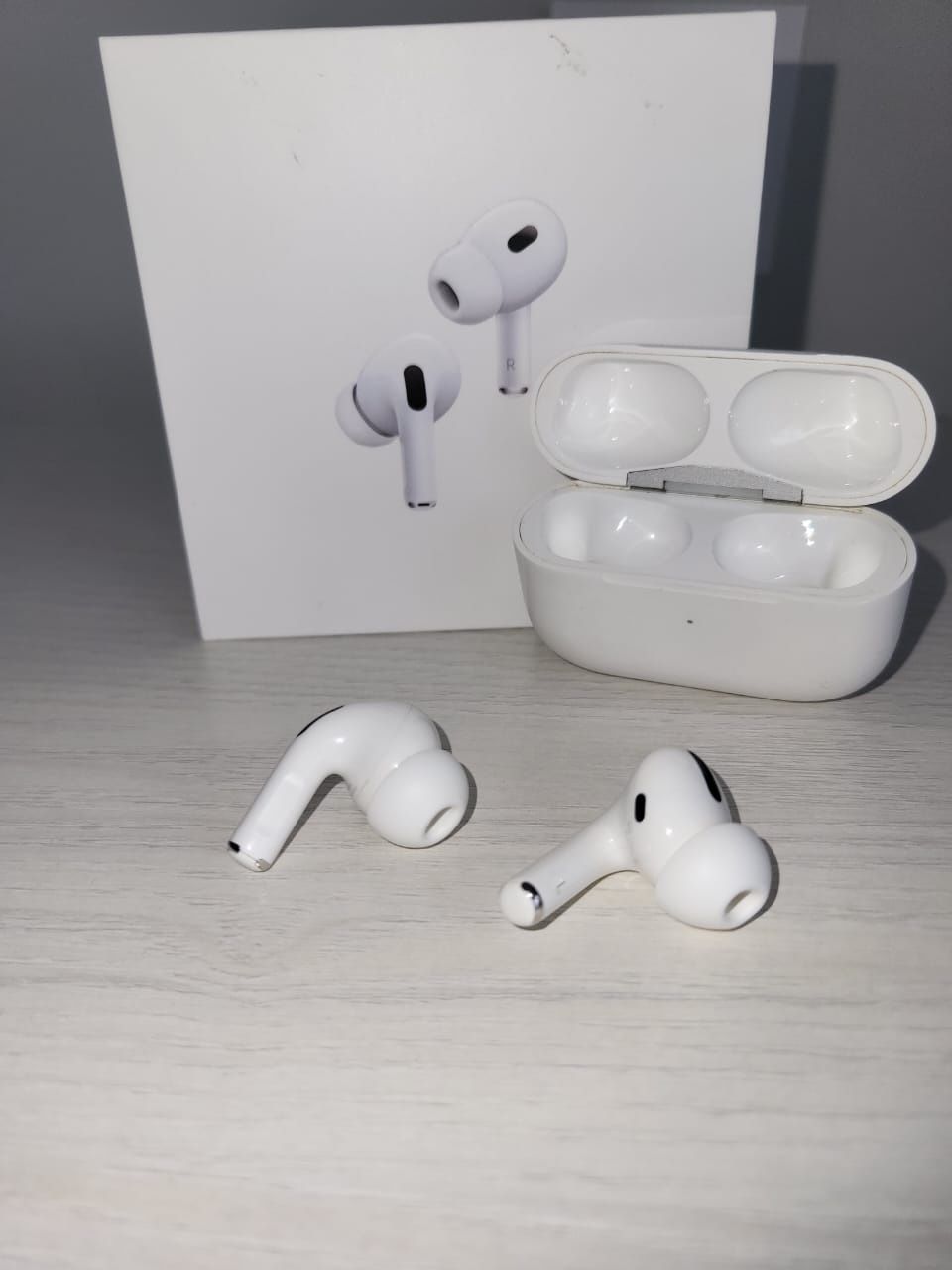 Наушники Apple AirPods Pro with Lightning белый