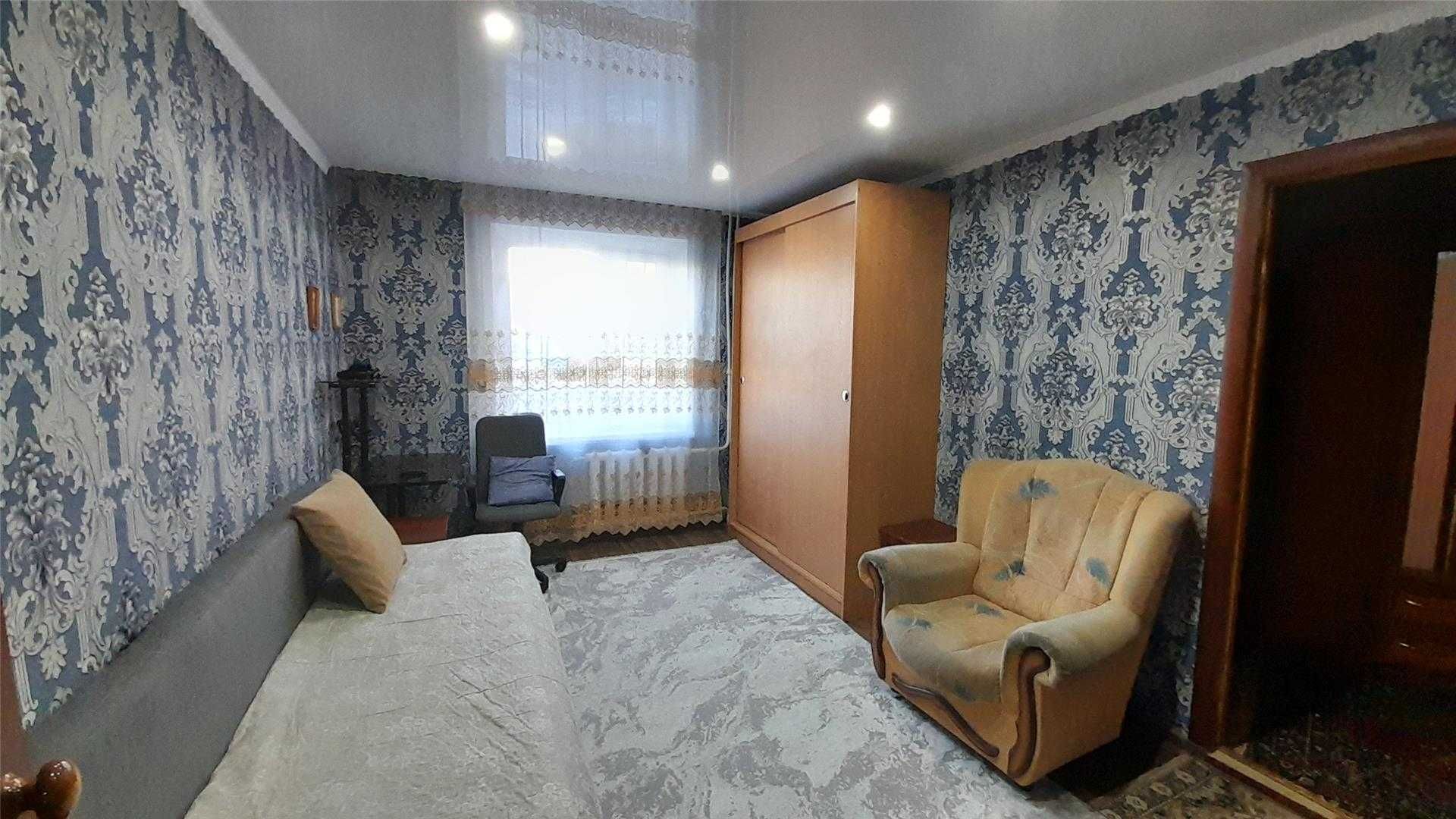 Продам 4 комн квартиру на 8 мкр на 1эт/9 эт