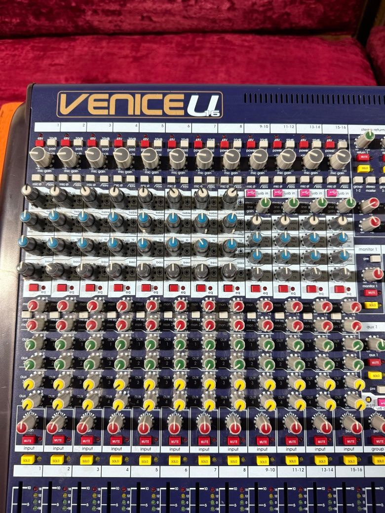микшерный пулть
MIDAS - VENICE U16
Б/У в рабочем состоянии 
Был