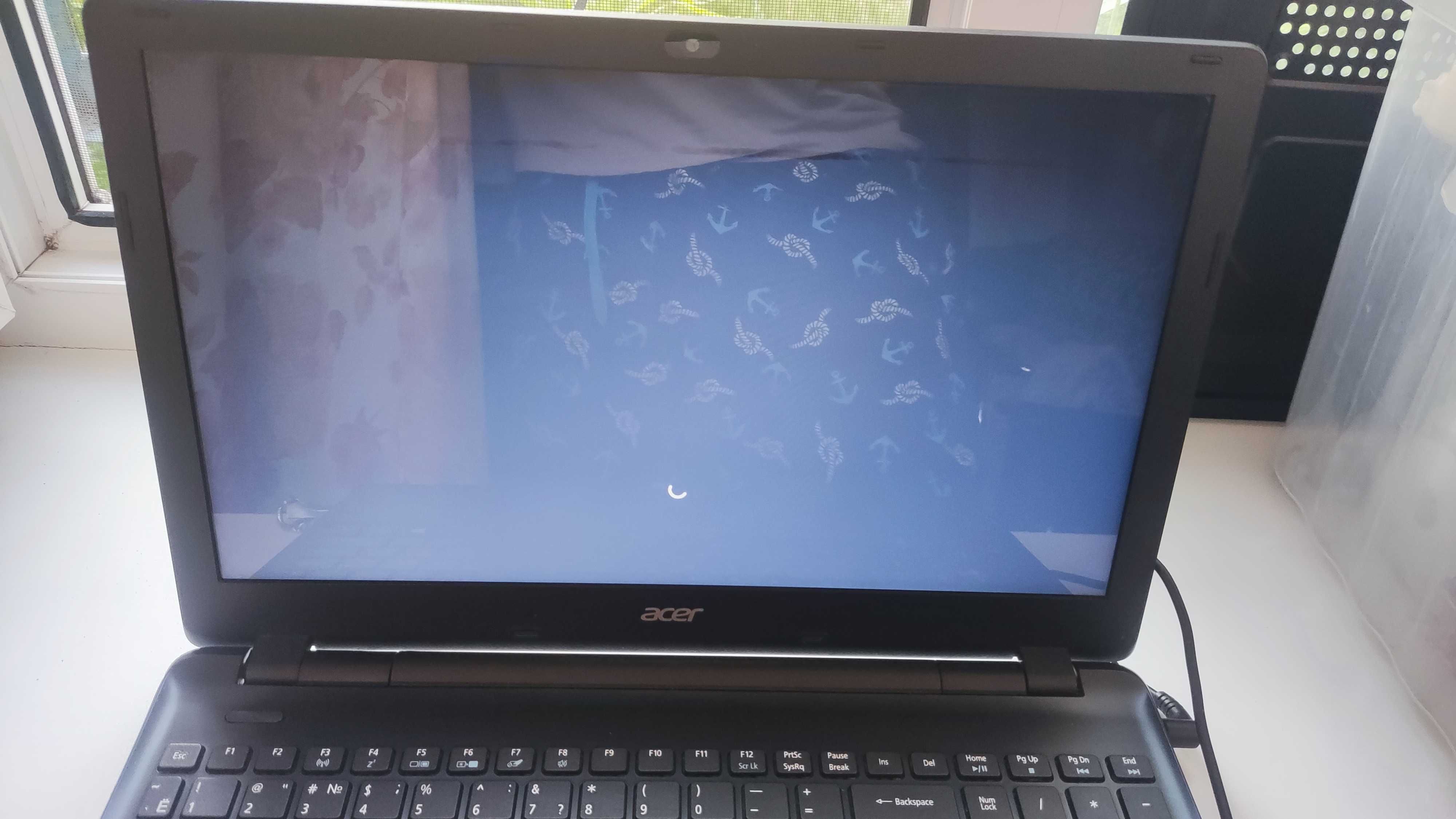 Продам ноутбук Acer Aspire E5-571-33PQ Ci3 4005U 4GB RAM 320GB HDD