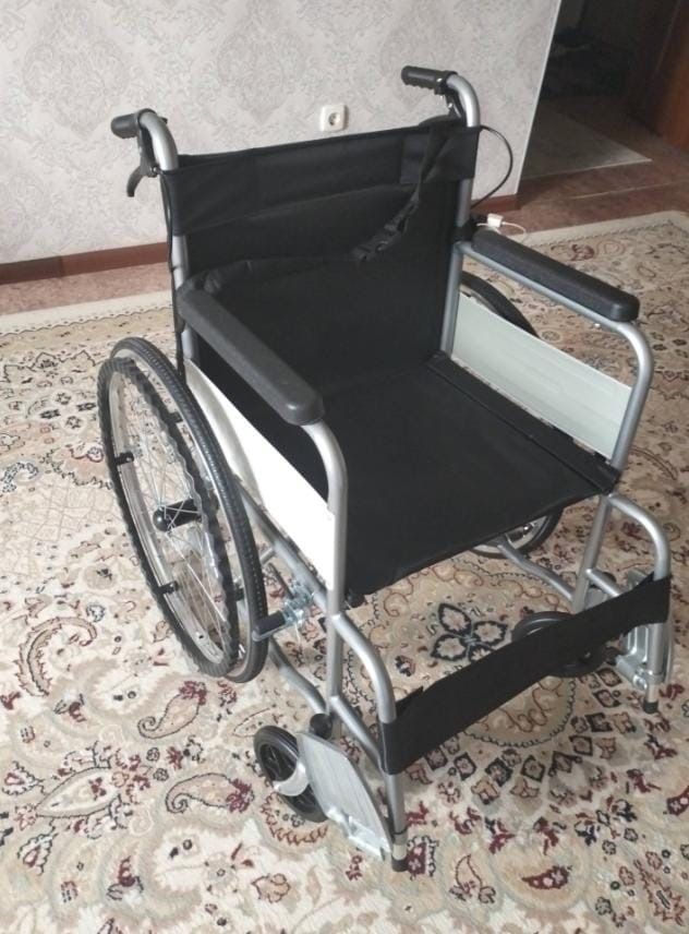 Продам Инвалидную коляску новую