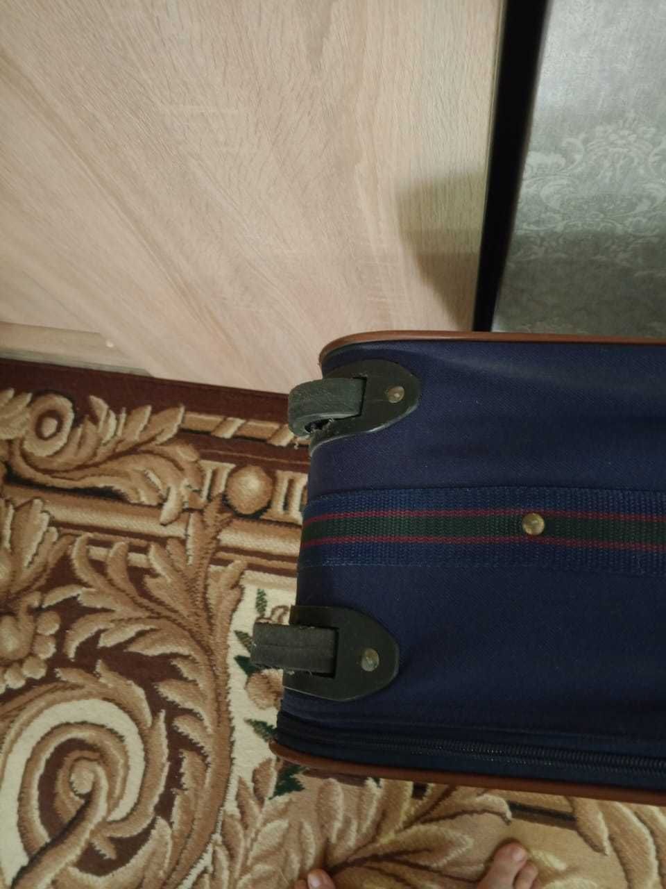 Продам хороший чемодан
