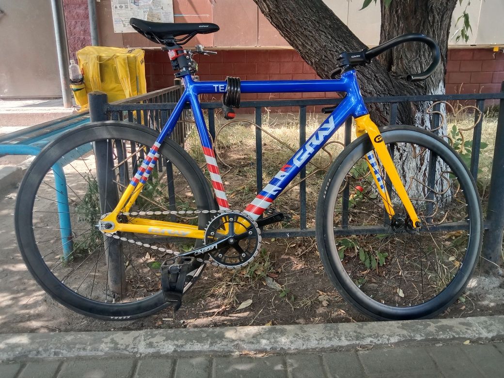Fixed gear gray team