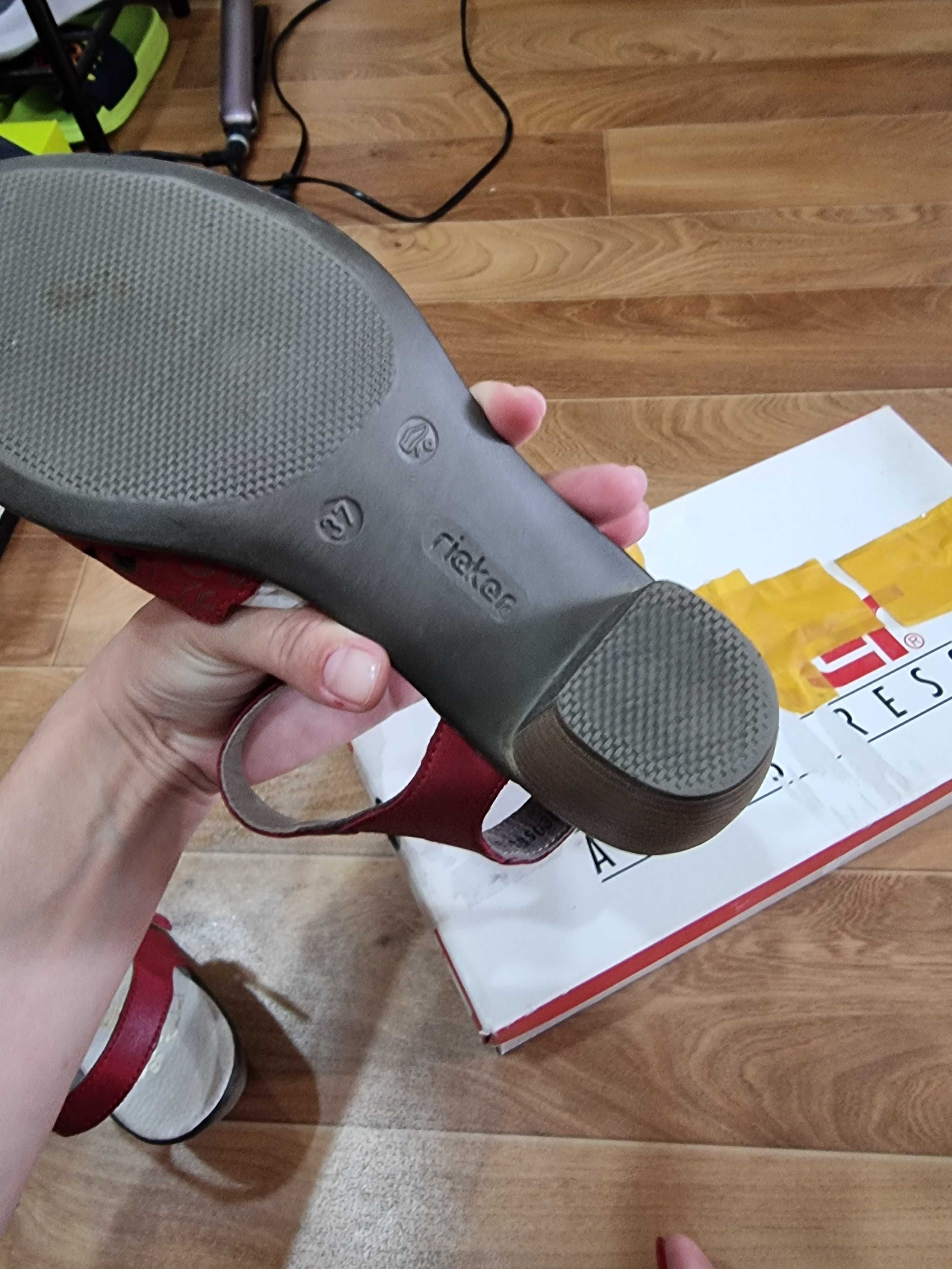 Продам женские босоножки rieker