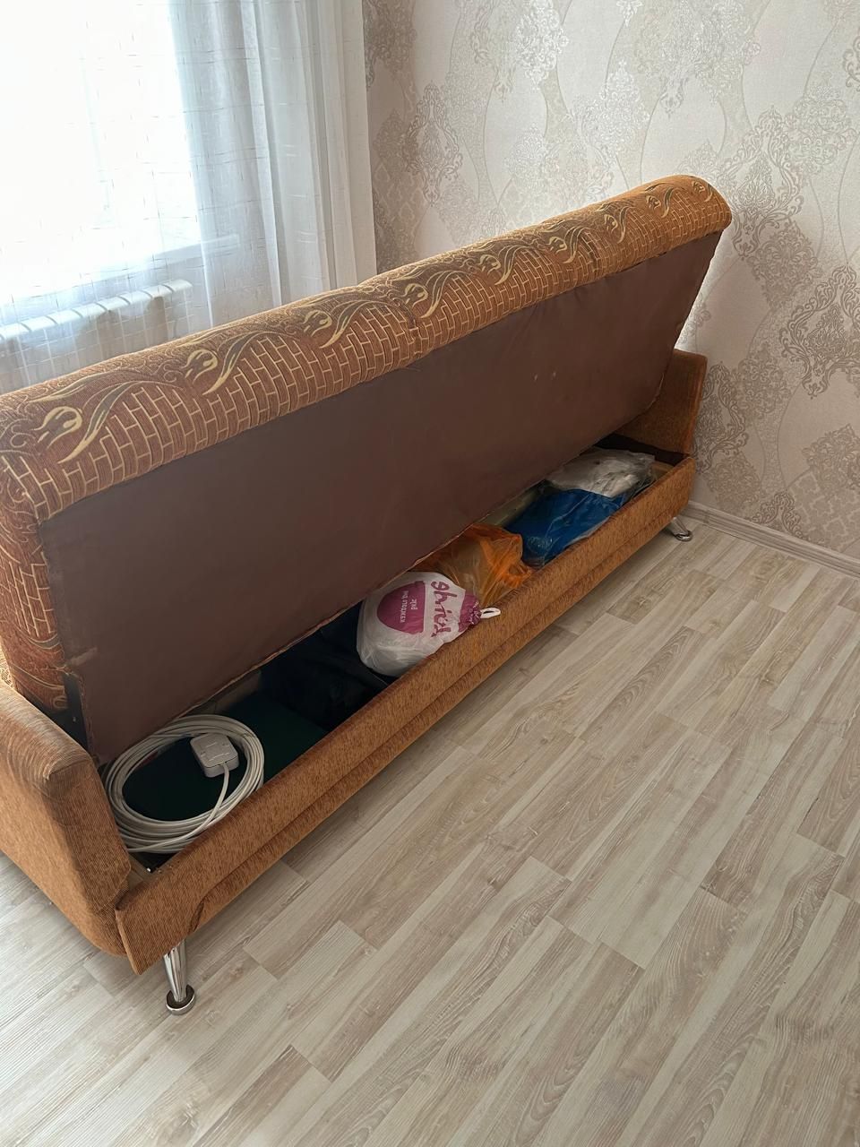 Диван польский в хорошем состоянии