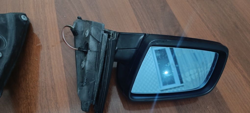Боковой зерколо е60 в хорошем состояние