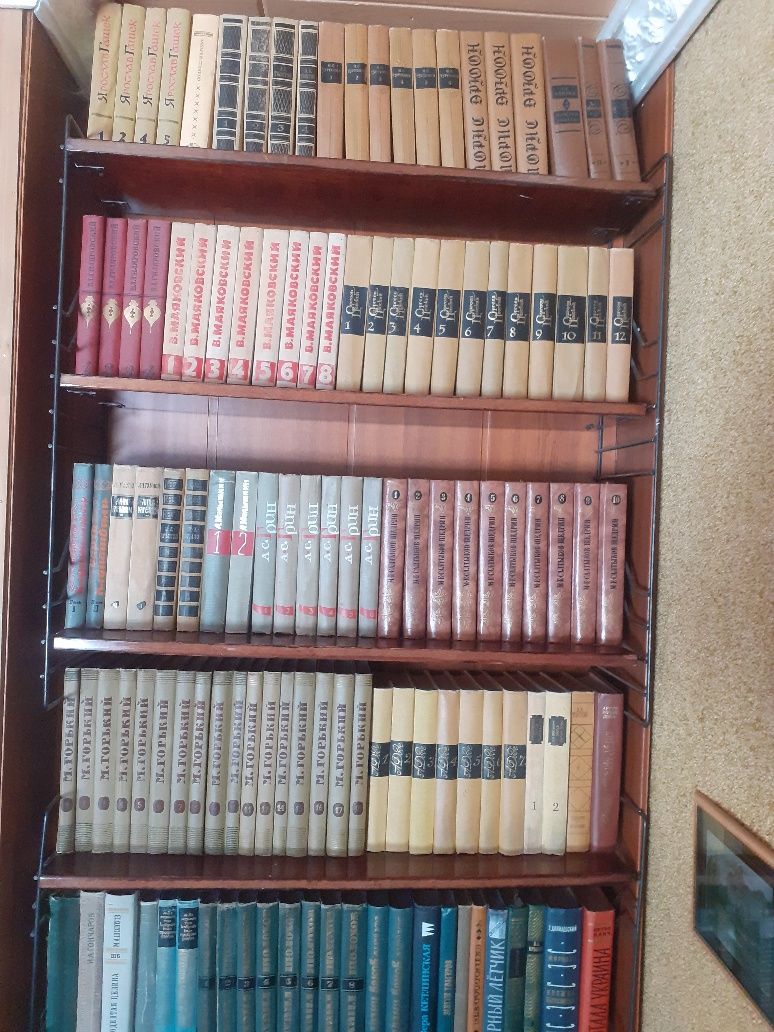 Продам книги многотомники