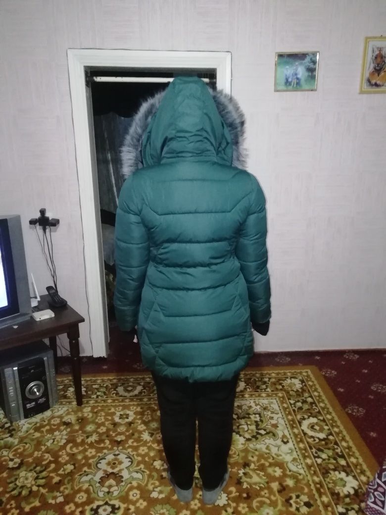 Продам женский пуховик торг
