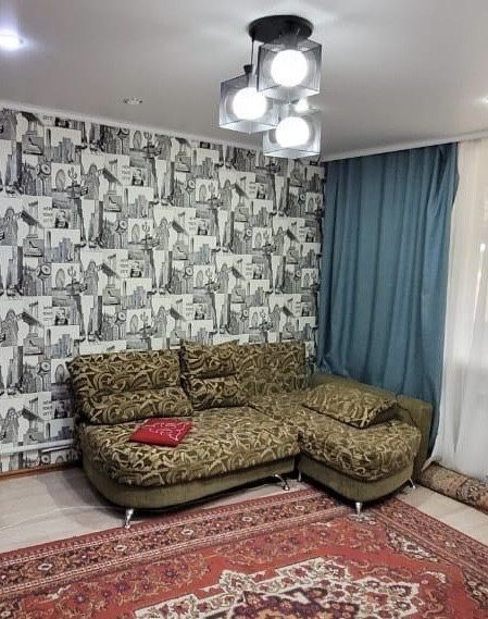 Диван угловой с подушками