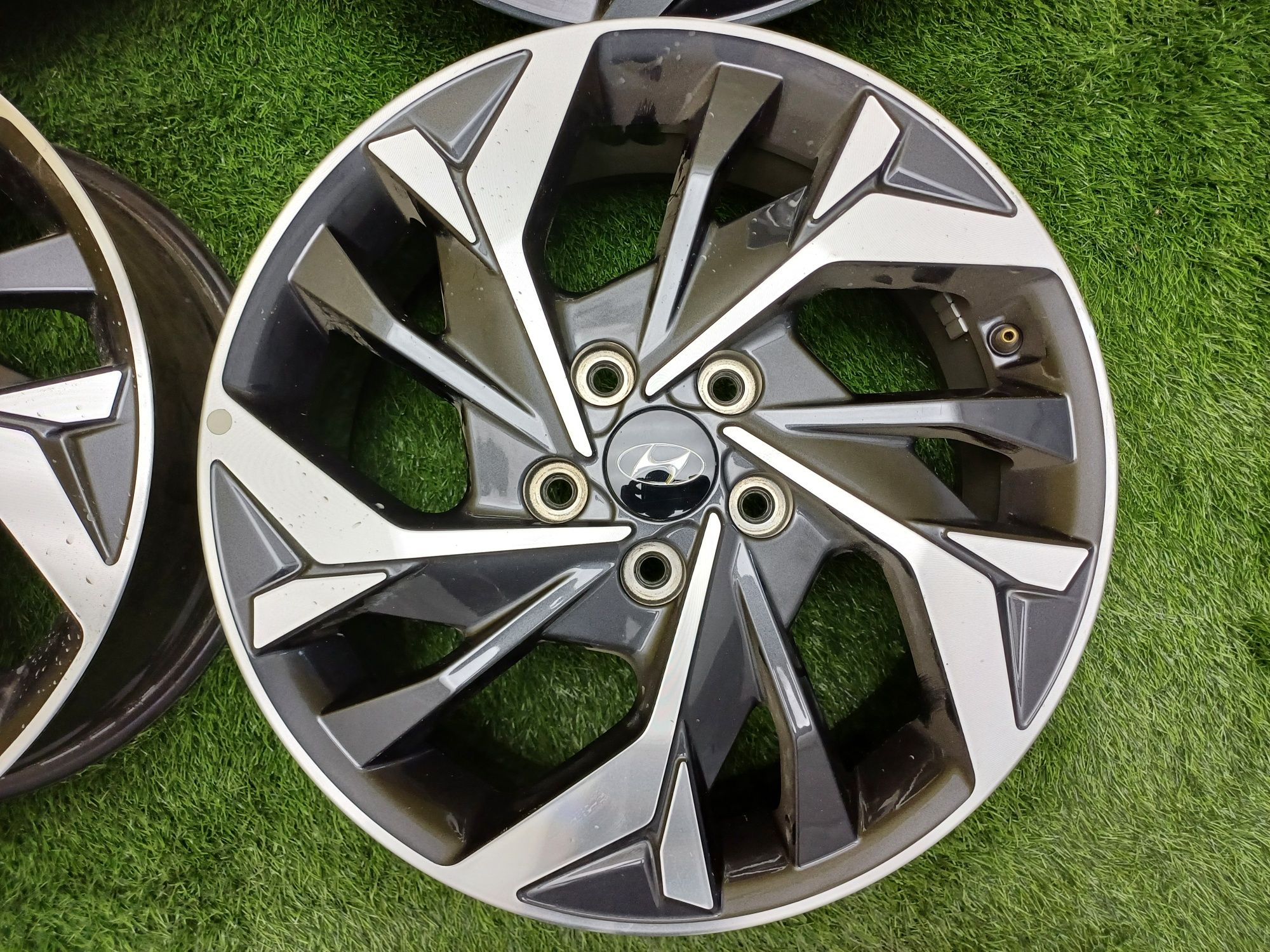 Диски R17 5x114,3 на Hyundai и другие.